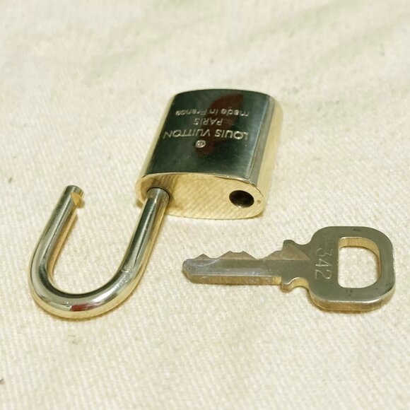 LOUIS VUITTON LV 10 SET PADLOCK KEY BAG CHARM CADENA GOLD PLATED FRANCE 39PDA129 - Picture 3 of 4